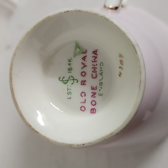 Old Royal Bone China England Deep Red Floral Rose Tea Cup And Saucer Set - Picture 8 of 8